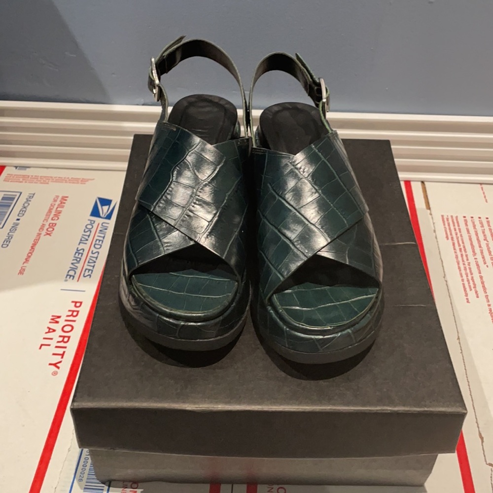 BRAND NEW ALLIGATOR SKIN LEATHER PLATFORM SANDALS